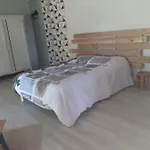 לינה וארוחת בוקר Et Table D'hotes Les Trois Marquets 3*