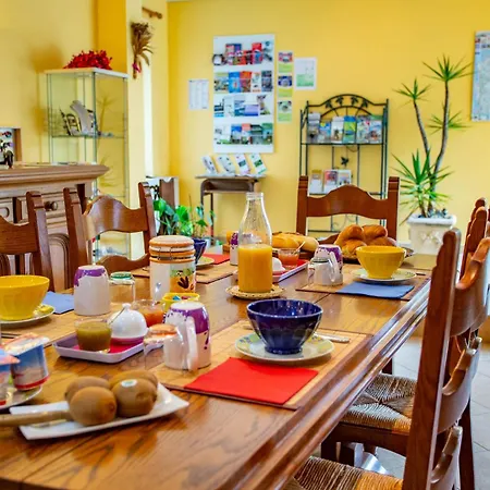 Et Table D'hotes Les Trois Marquets Bourthes