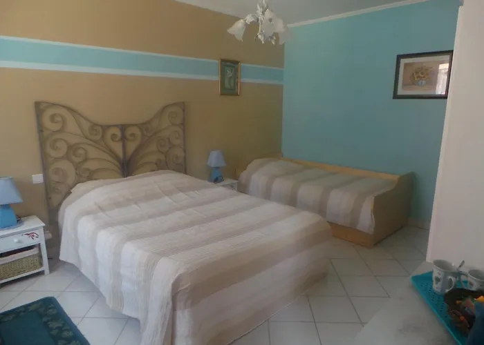 Et Table D'hôtes Les Trois Marquets Couette-café 3*